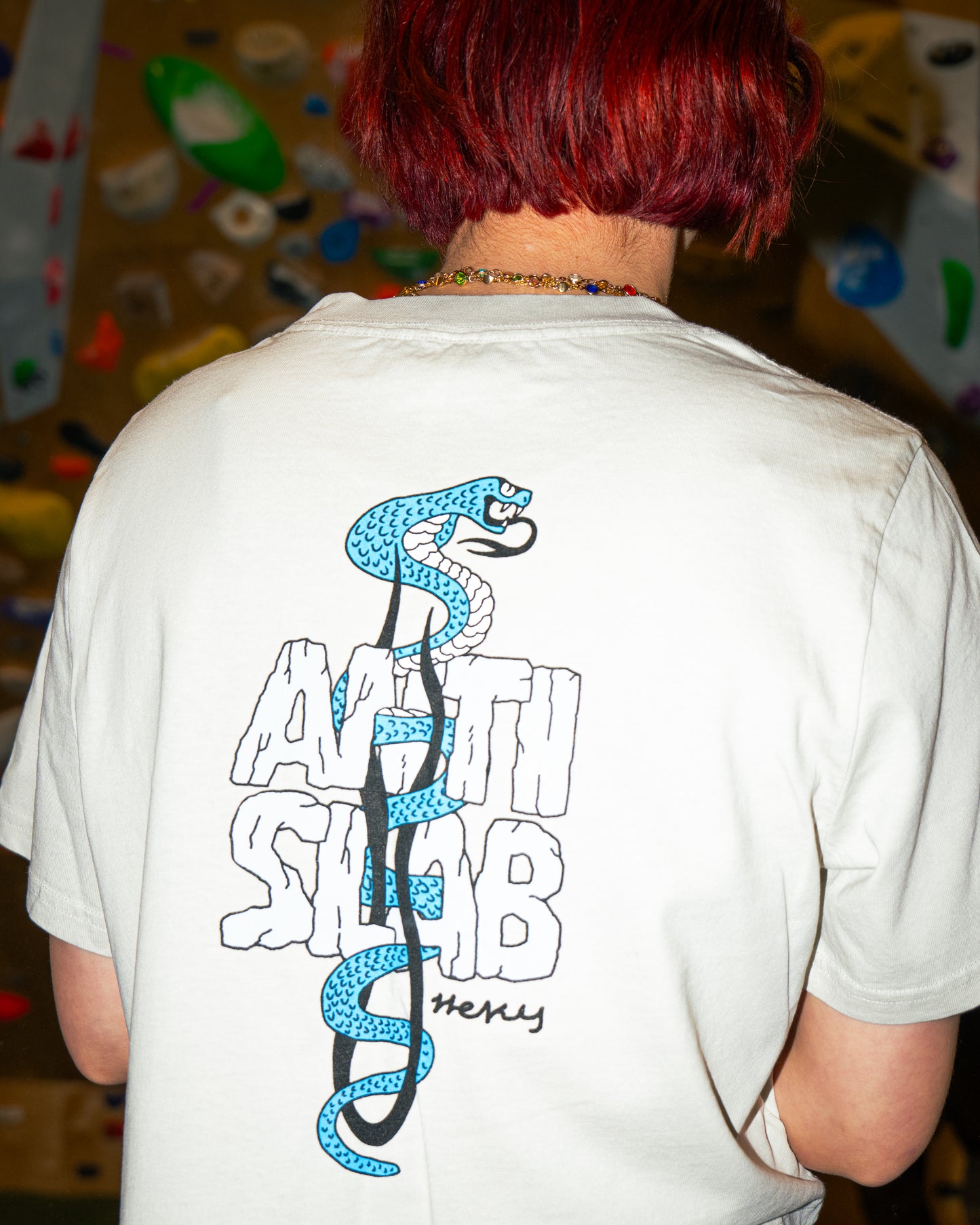 THERE’S A SNAKE ON MY BACK. CROP TEE.
