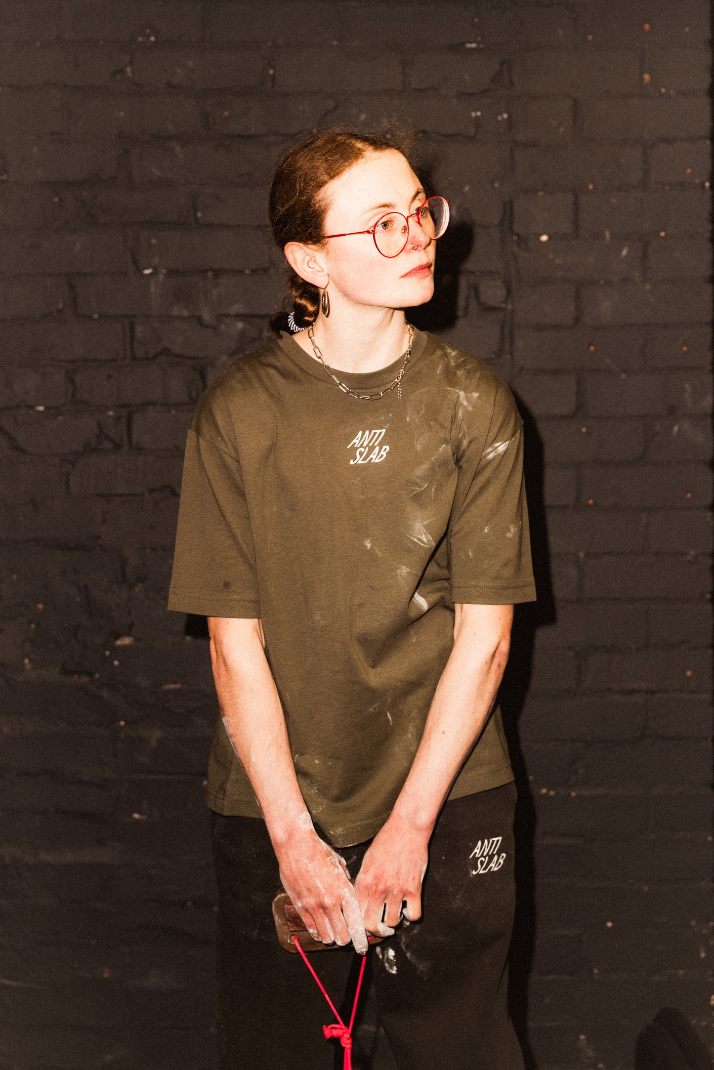 AИTI TEE.