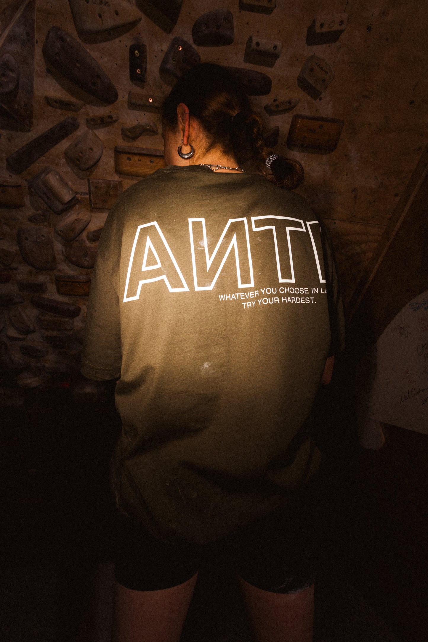 AИTI TEE.
