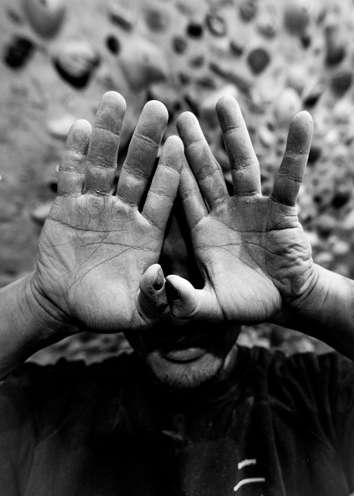 London Board Scene - Hands - 50cm x 70cm